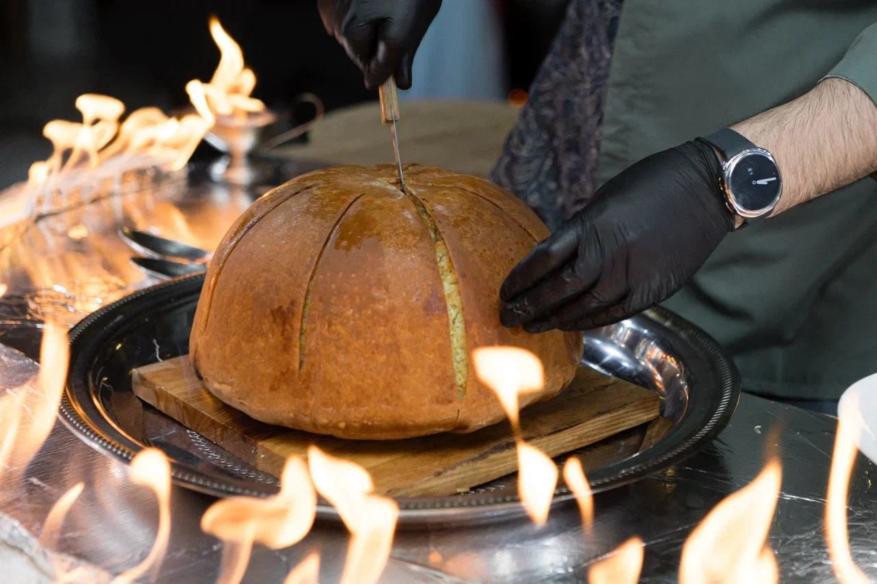 приготовление блюда фламбе в ресторане Эйфория Санкт-Петербург