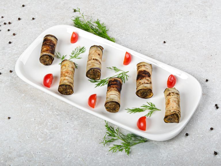 Рулетики из баклажанов с орехами