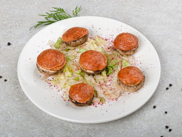 Шампиньоны под сырной корочкой